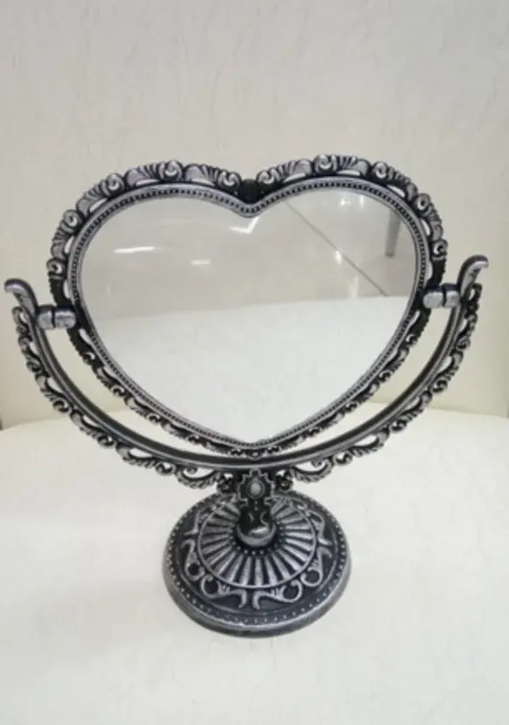 Зеркало настольное в пластиковой оправе «Версаль - Сердце», цвет серебро, двухстороннее, с увеличением, 21см