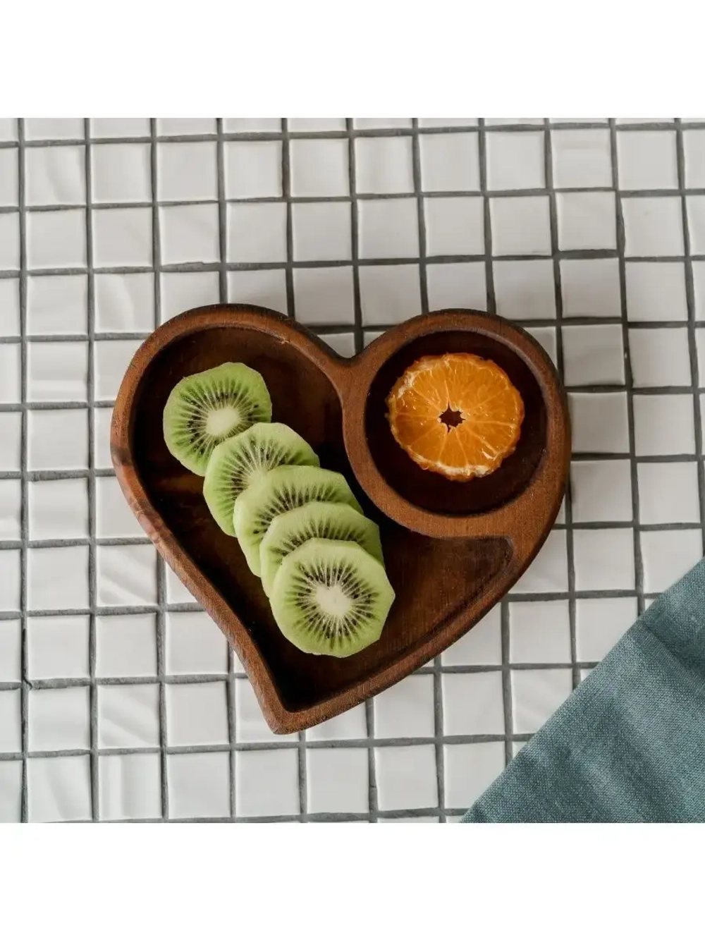 Деревянная менажница "Сердце" из кедра