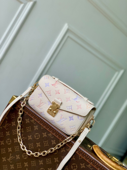 Louis Vuitton Pochette Metis East West