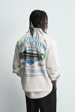 ZARA ФУТБОЛКА С КОНТРАСТНЫМ ПРИНТОМ, ЖЕЛТОВАТО-БЕЛЫЙ