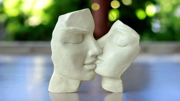Изделия из гипсоцемента и их использование на улице