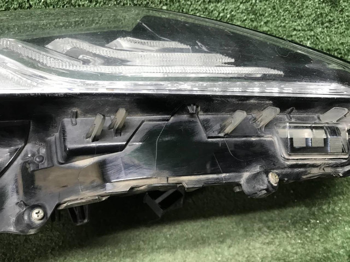 Фара правая Toyota Camry xv70 (20-нв) LED