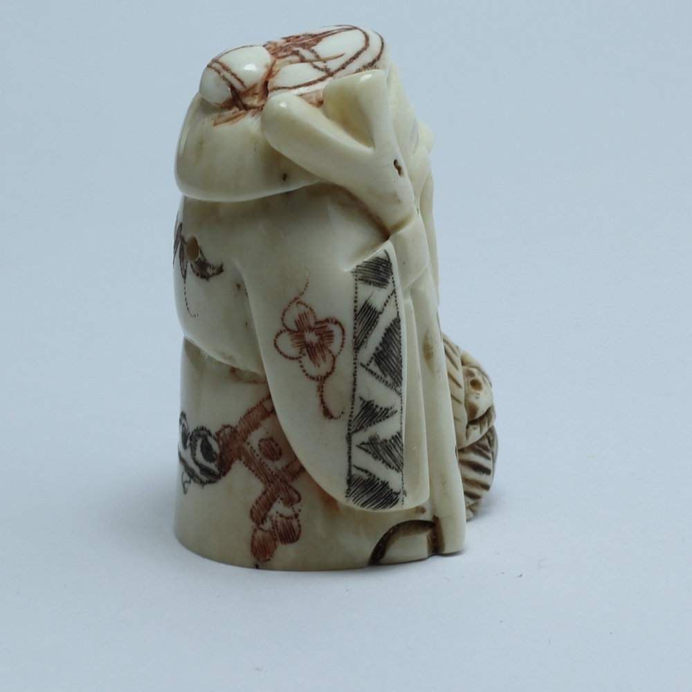 Нэцкэ Дзюродзин с корзиной рыбы и посохом