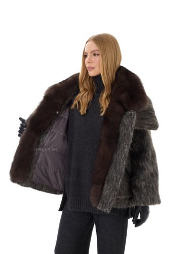 Шоколадный шерстяной пуховик с меховым воротником