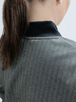 20842 Костюм женский (брюки-палаццо и бомбер) черный в елочку жаккард (52)