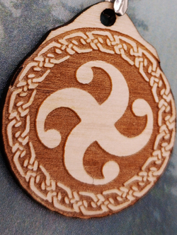 Кулон из дерева Символ Рода