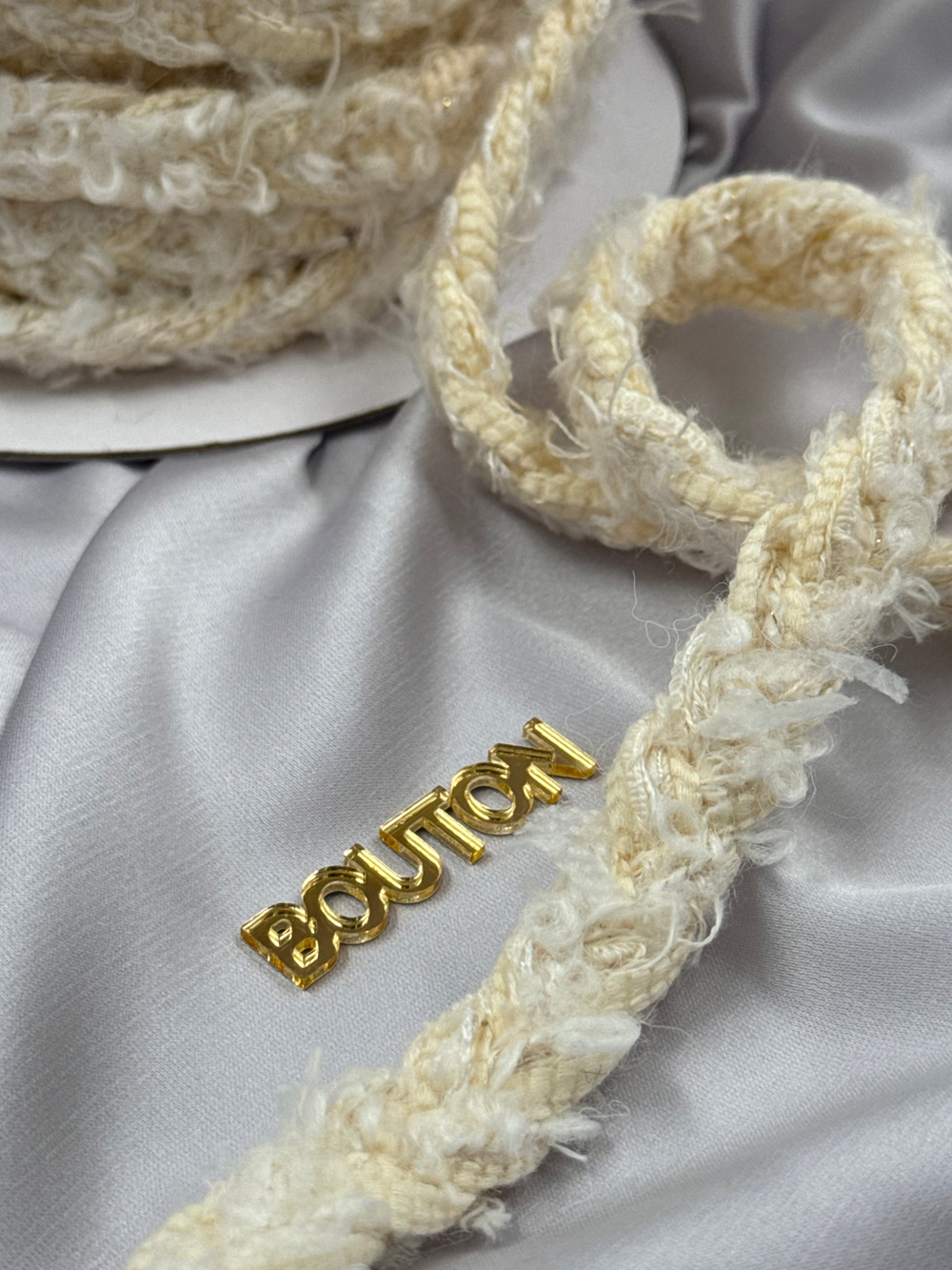 Тесьма плетеная бежевая (молочная) "Косичка"