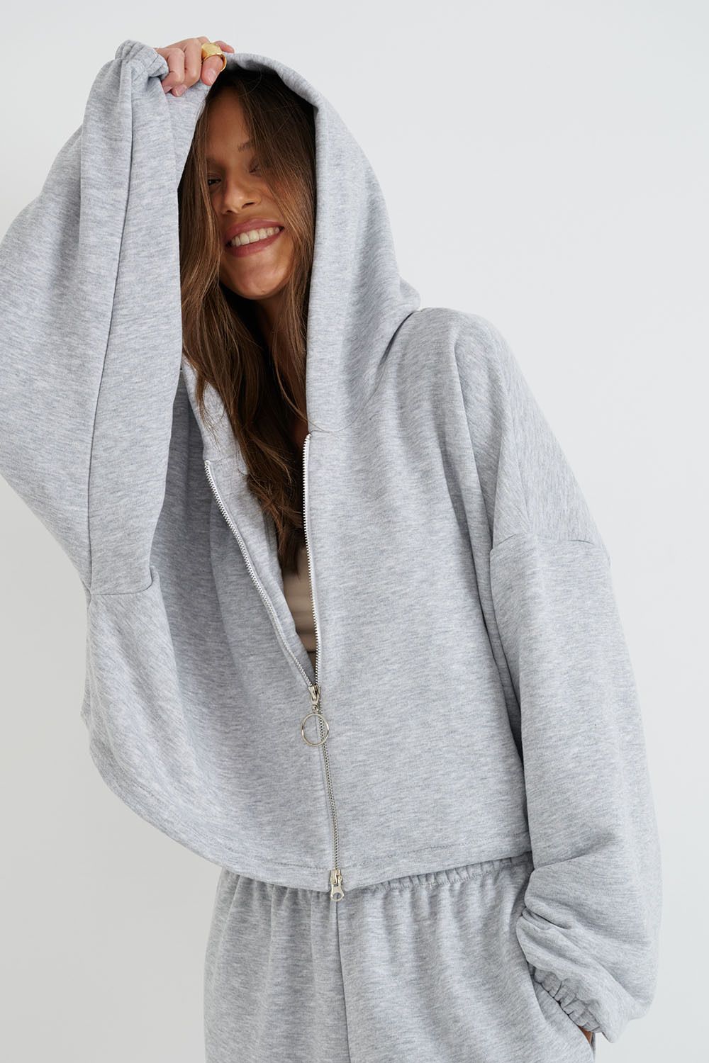Укороченное худи на молнии цвета серый меланж