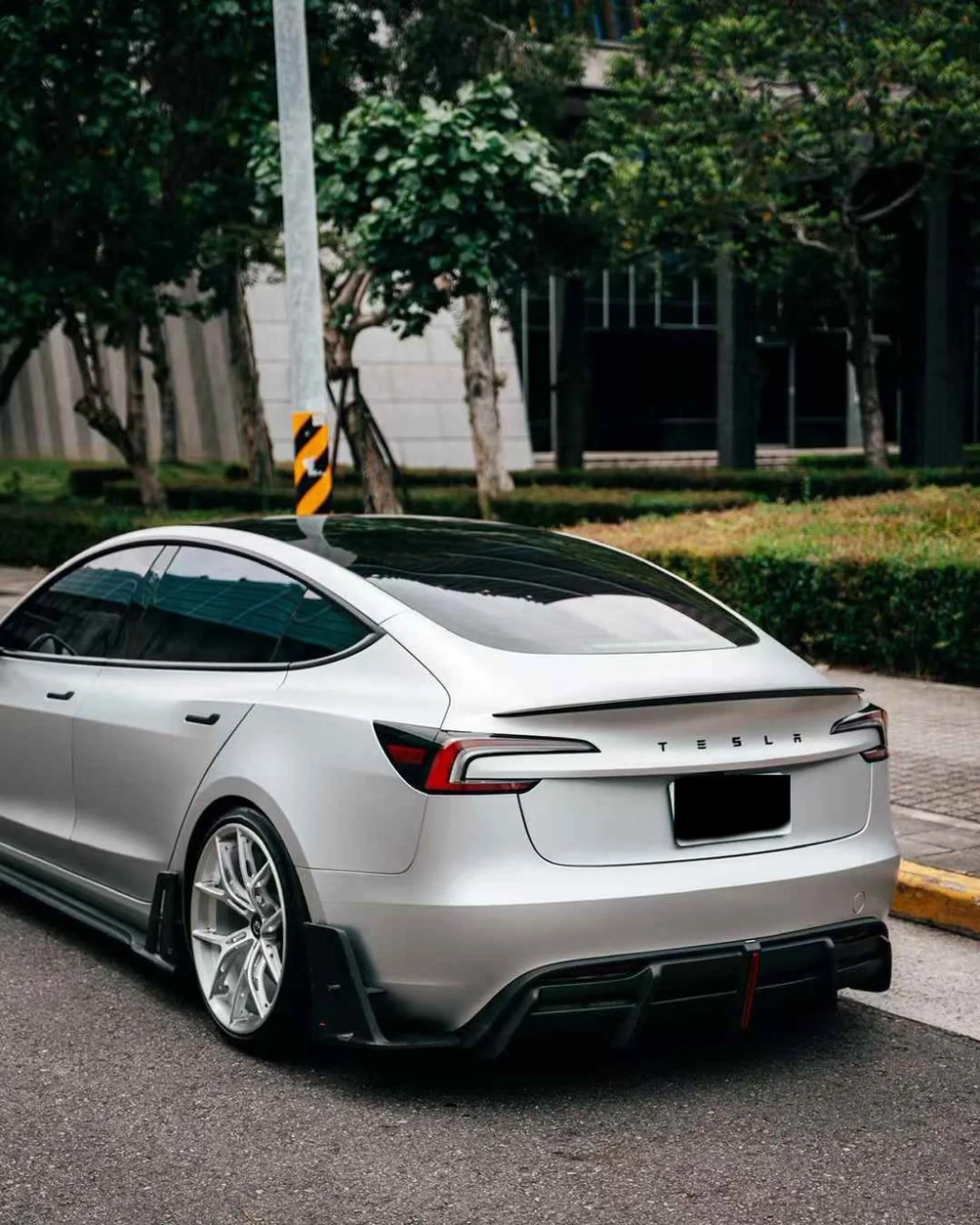 Карбоновый обвес для Tesla Model 3 2017-2025+ боковые юбки диффузор спойлер губа переднего бампера канарды