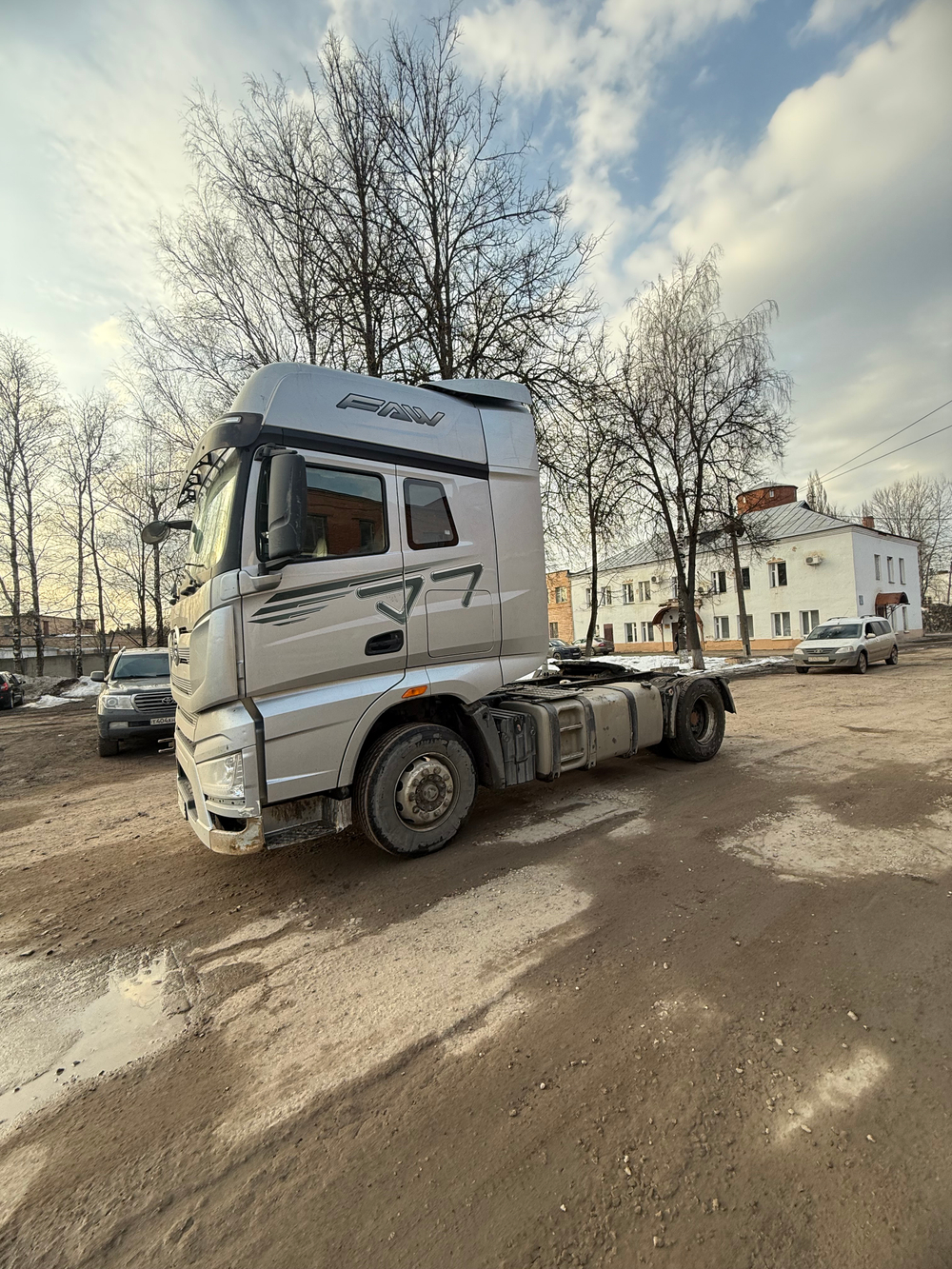 FAW J7 4x2 Седельный тягач CA4180P77K25E5 (Дизельный, 12,5 л, 553 л.с., АТ)