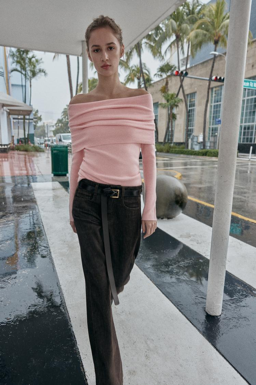 ZARA СВИТЕР С ОТКРЫТЫМИ ПЛЕЧАМИ, СВЕТЛО-РОЗОВЫЙ