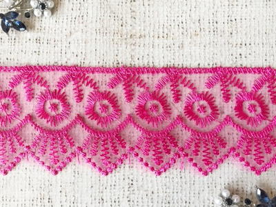 Вышивка на органзе, ш. 5,5 см.