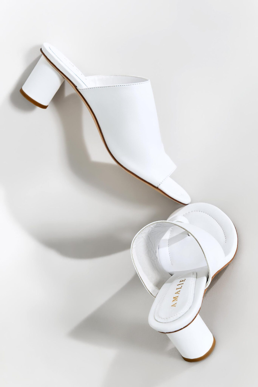 Мюли на низком каблуке из натуральной кожи AFINA / белый