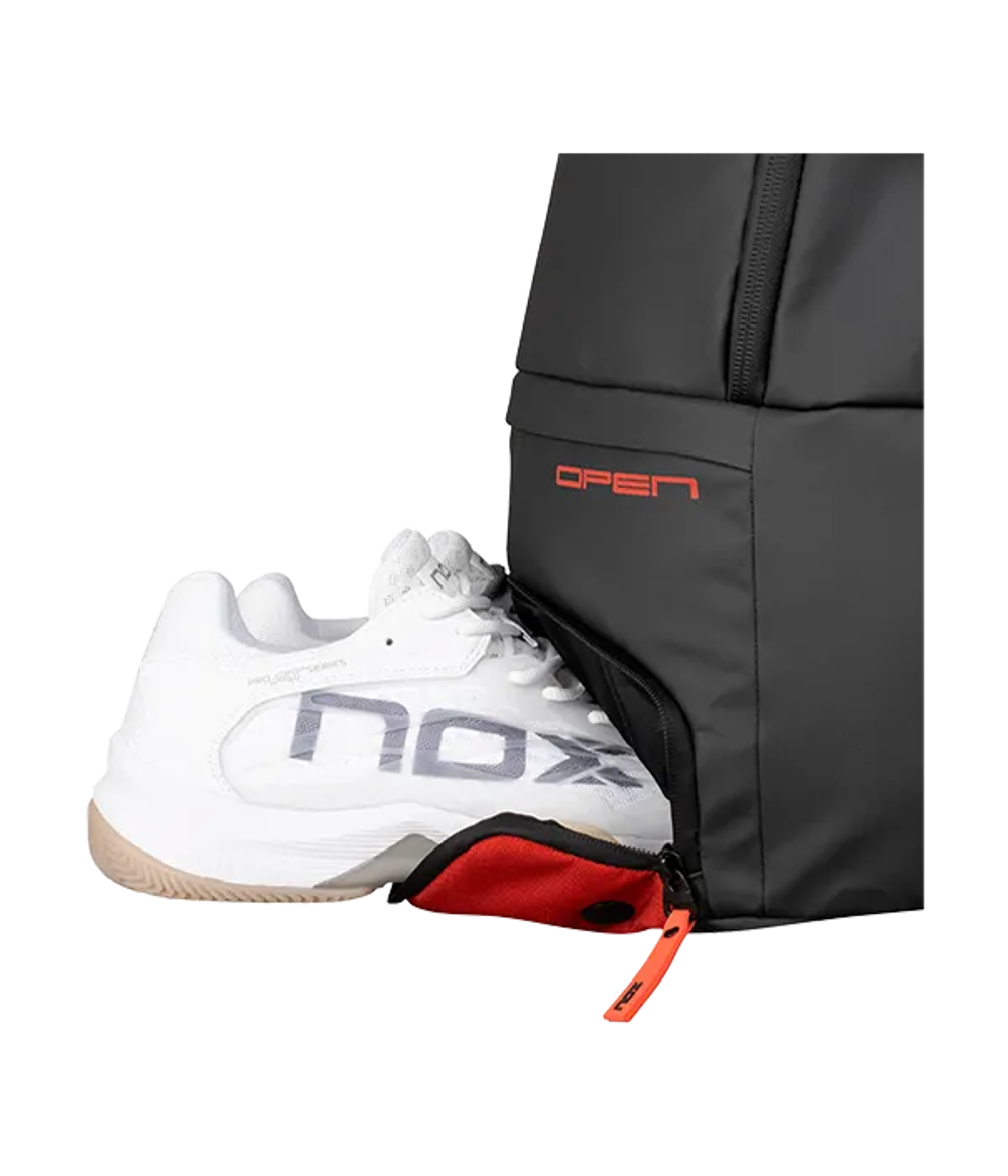 Рюкзак для падел NOX Luxury Open Series чёрно-красный 2025