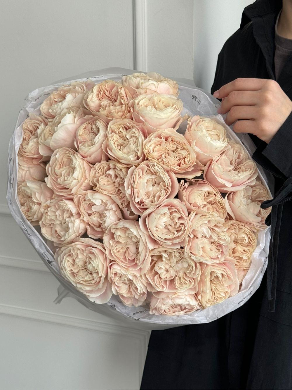 Гранд-букет из нежных одноголовых роз