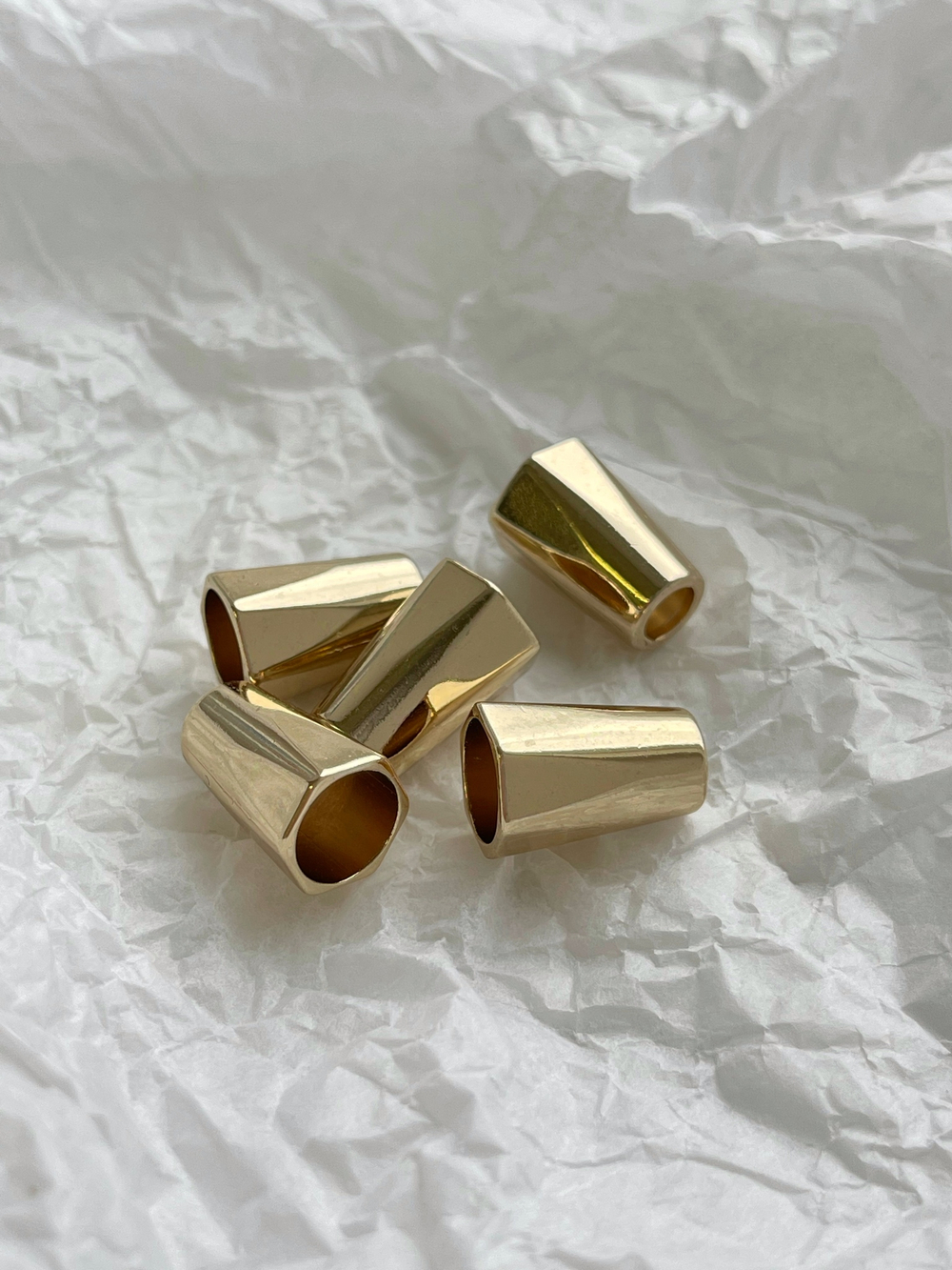 Наконечник металлический золотистый