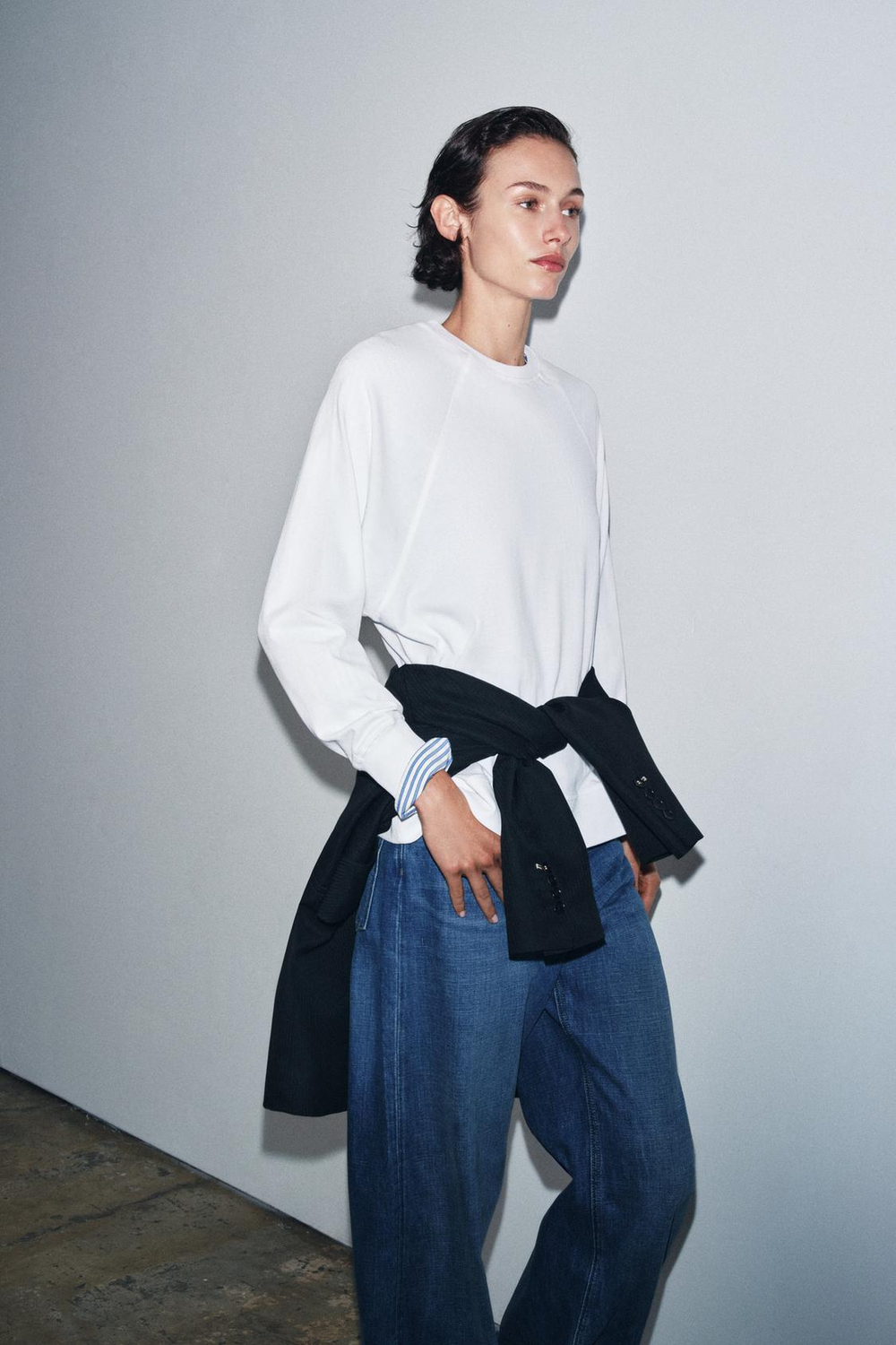 ZARA ФУТБОЛКА ОВЕРСАЙЗ С ДЛИННЫМИ РУКАВАМИ, БЕЛЫЙ