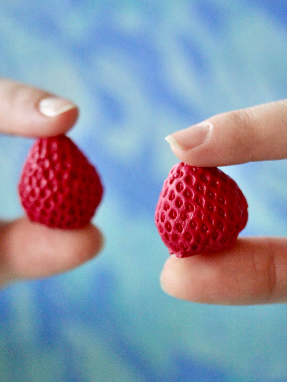 Молды силиконовые для лепки Клубники и земляники: листик с контуром и ягодки 4 шт / фактурная форма для листьев из полимерной глины, холодного фарфора, воска и фоамирана