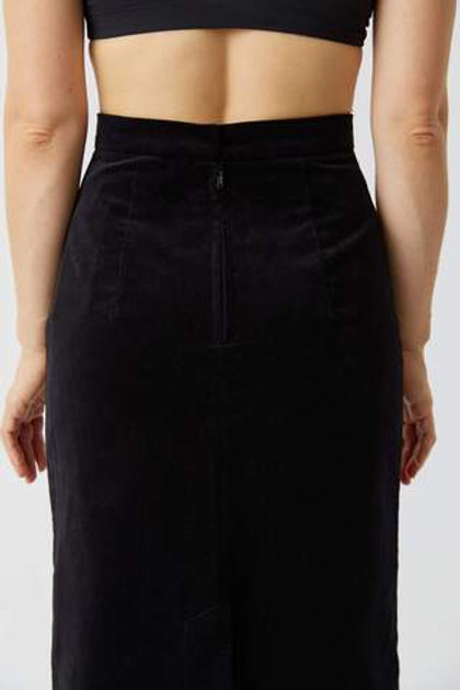 Юбка с разрезом из черного бархата