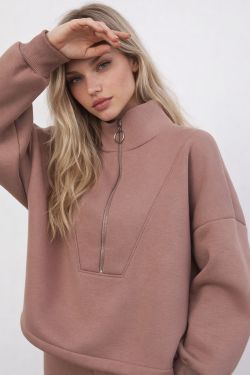Утепленная олимпийка на молнии цвета молочный шоколад