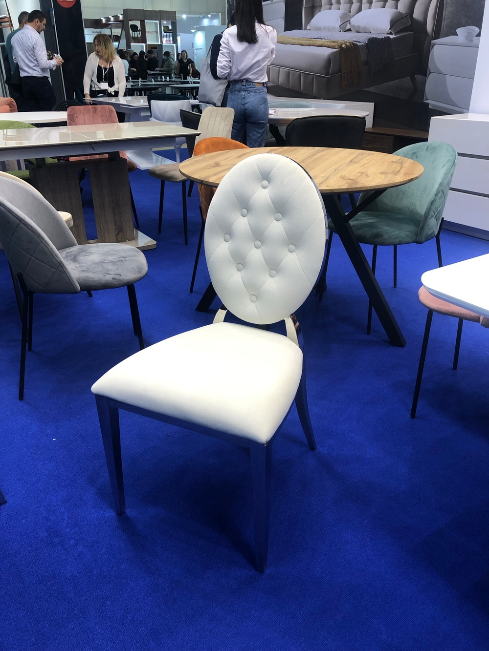 Стул Y110С бежевый бархат