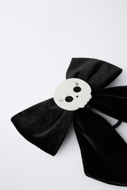 ZARA РЕЗИНКА ДЛЯ ВОЛОС С БАРХАТНЫМ БАНТОМ И ЧЕРЕПОМ, ЧЕРНЫЙ