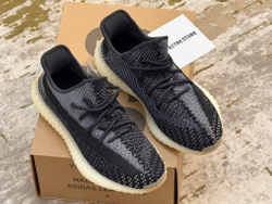 Yееzy Boost 350 V2 Carbon