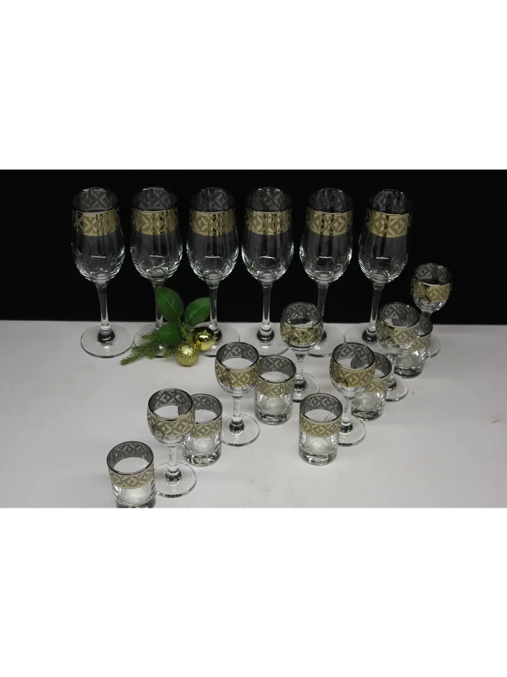 Подарочный набор 18 предметов с бокалом