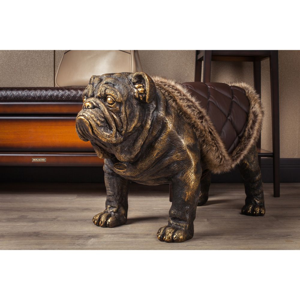 Садовая скульптура Сэр Винстон с накидкой