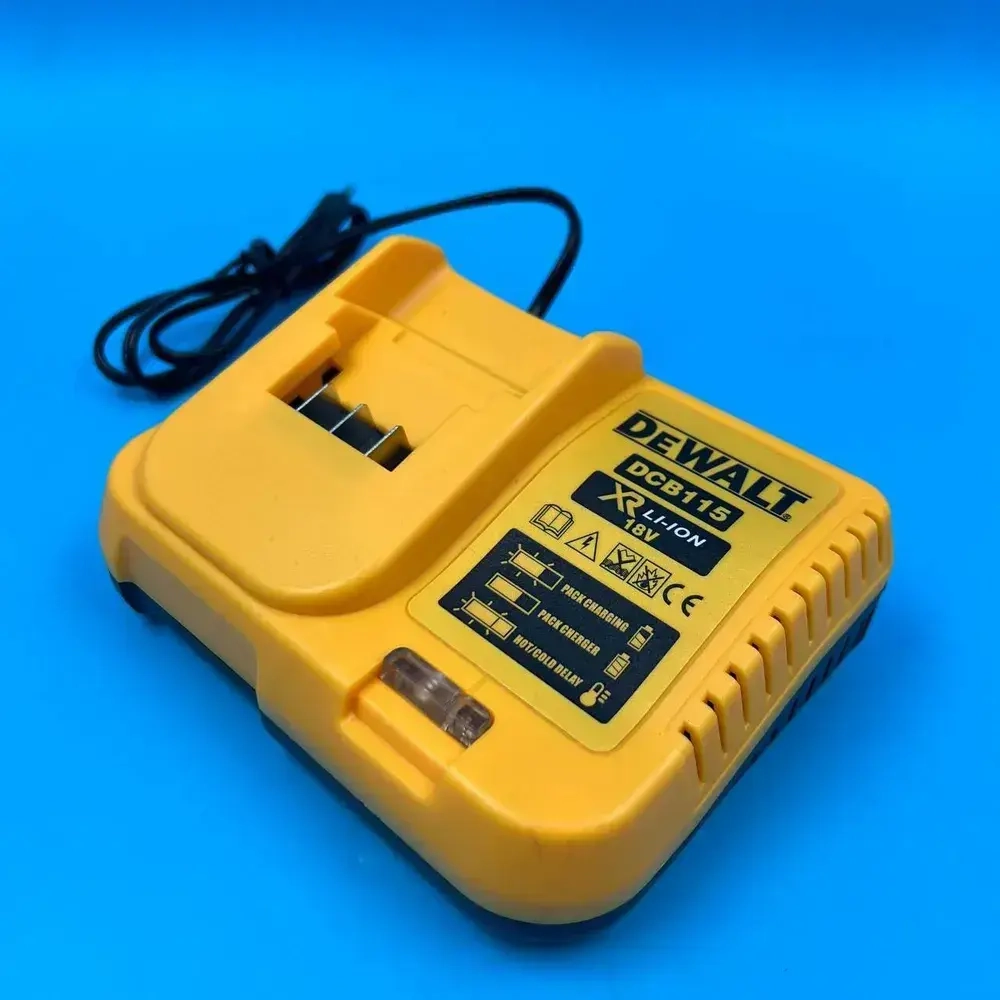 Шуруповерт аккумуляторный бесщеточный Dewalt 18В дрель 2 АКБ