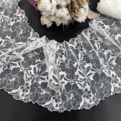 Вышивка на сетке белая 23 см