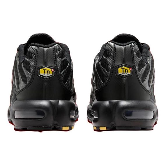 Кроссовки Nike Air Max Plus - это универсальный топ Черного цвета.