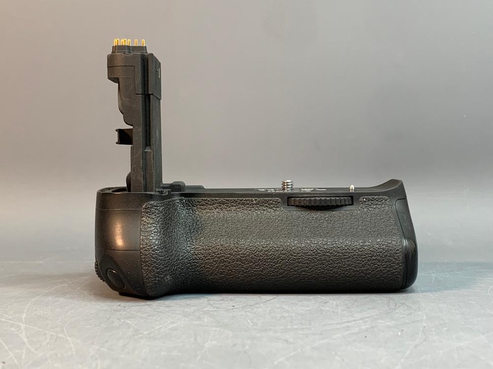 Canon BG-E9