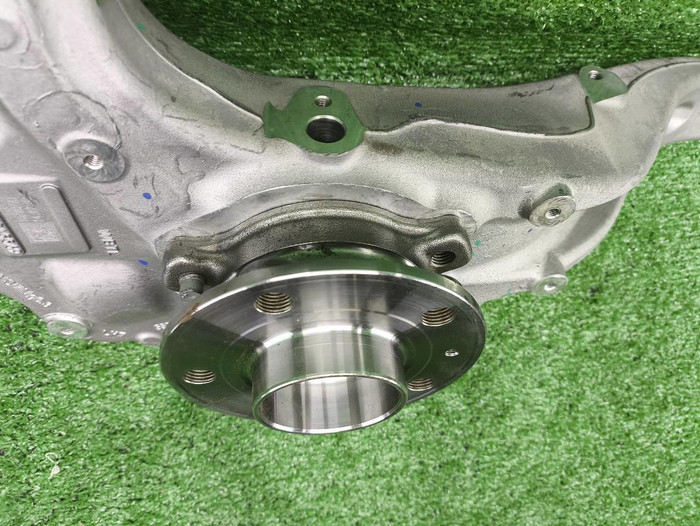 Кулак поворотный передний левый Zeekr 001 (21-нв)