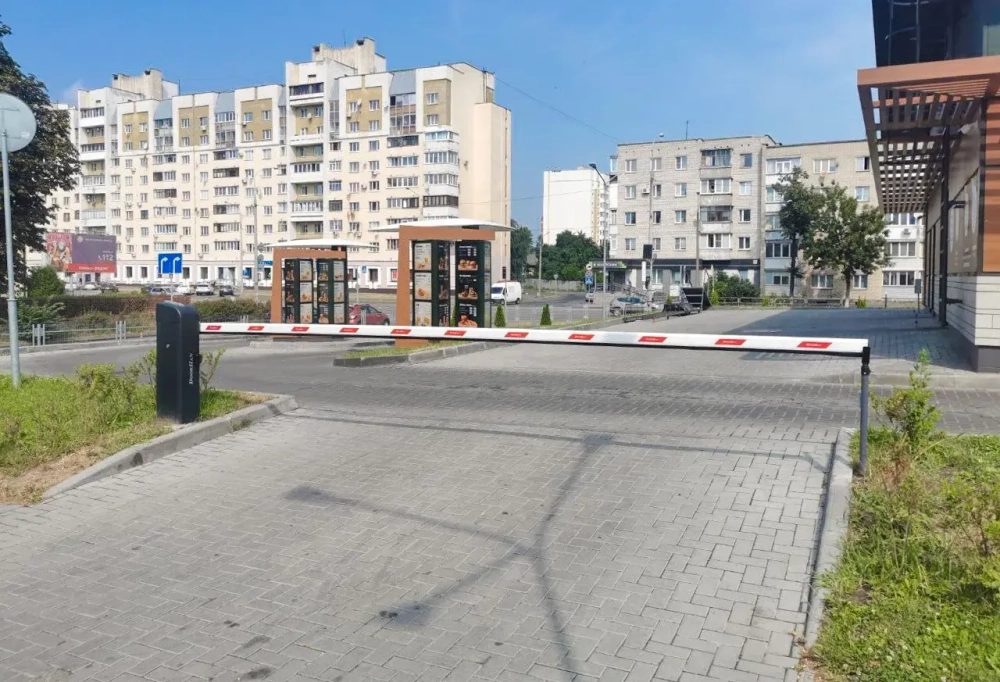Шлагбаум с прямоугольной стрелой