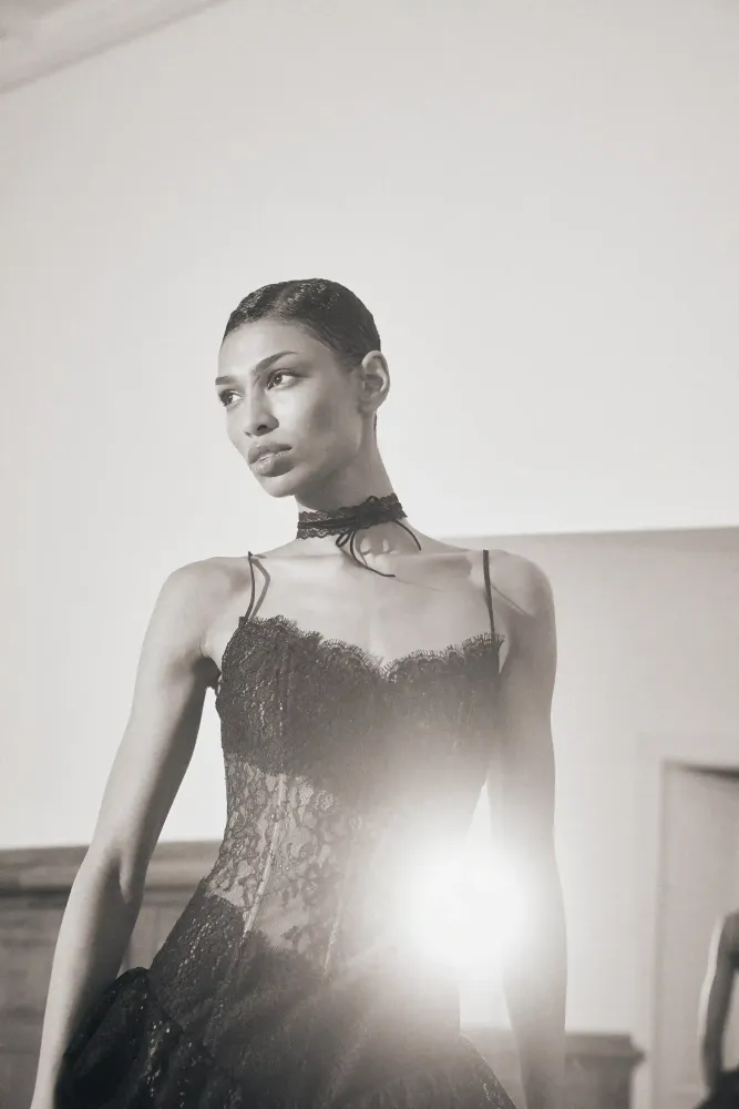 Andrea maxi, платье макси из черного кружева с акцентными оборками