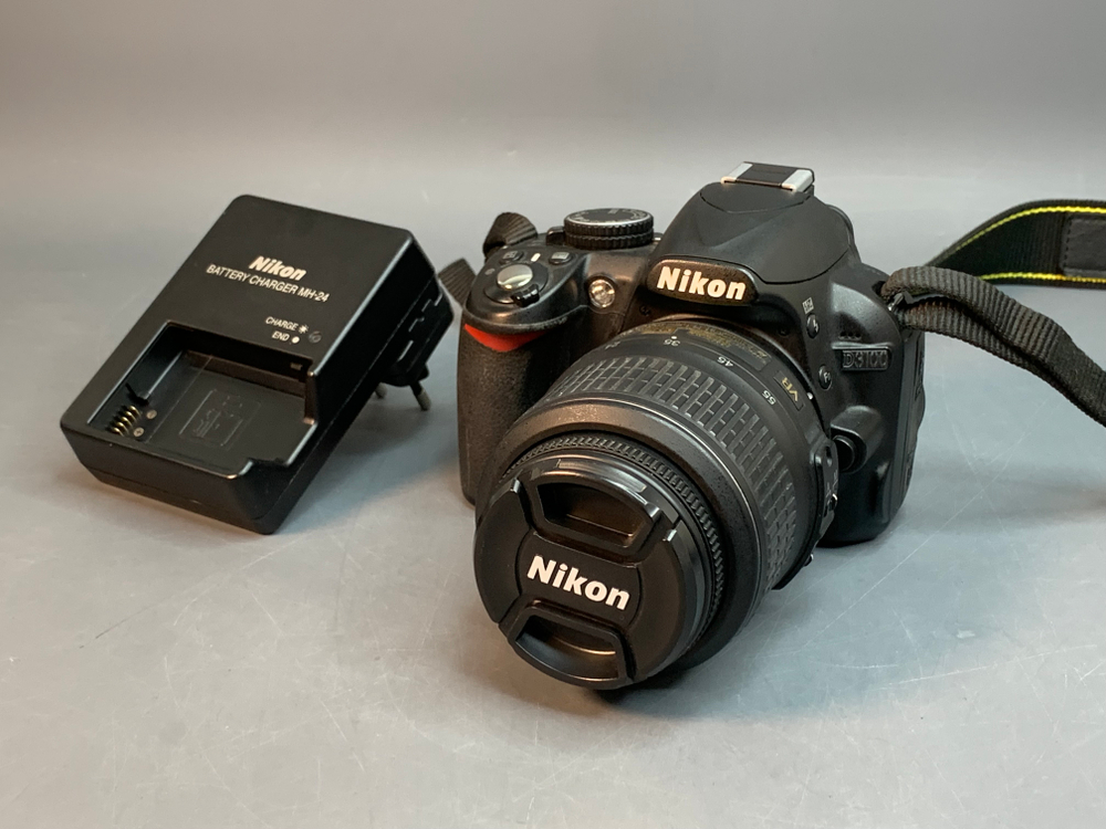 Nikon D3100 kit 18-55 mm 10.294 кадров