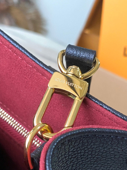 Louis Vuitton Onthego PM