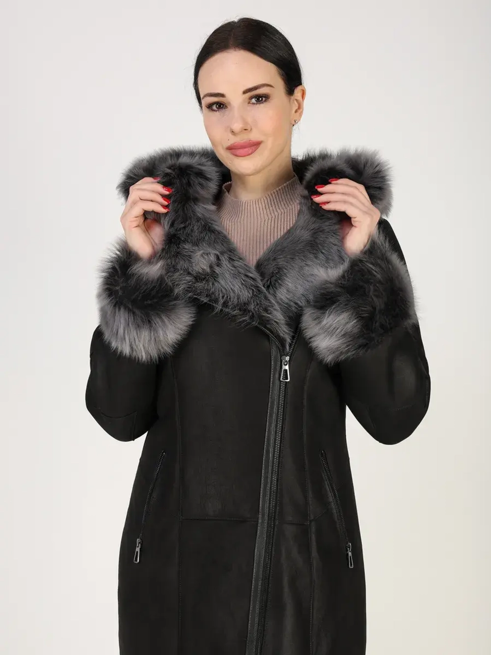 Дубленка зимняя натуральная с капюшоном длинная