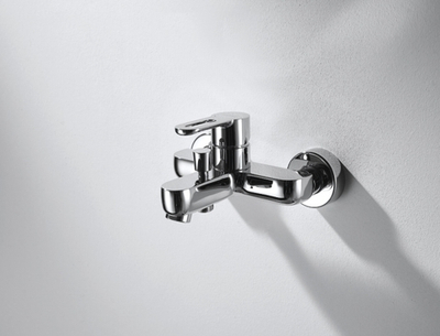 Смеситель для ванны с коротким изливом с аксессуарами Bravat Stream-D