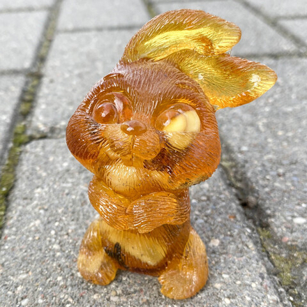 Зайка с ушками набок