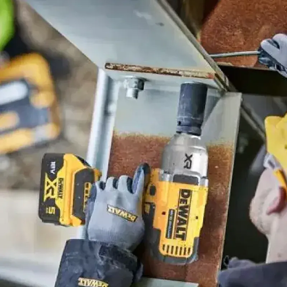 DeWalt DCF900P2T-QW аккумуляторный ударный гайковёрт (2 x 5 Ач, ЗУ)