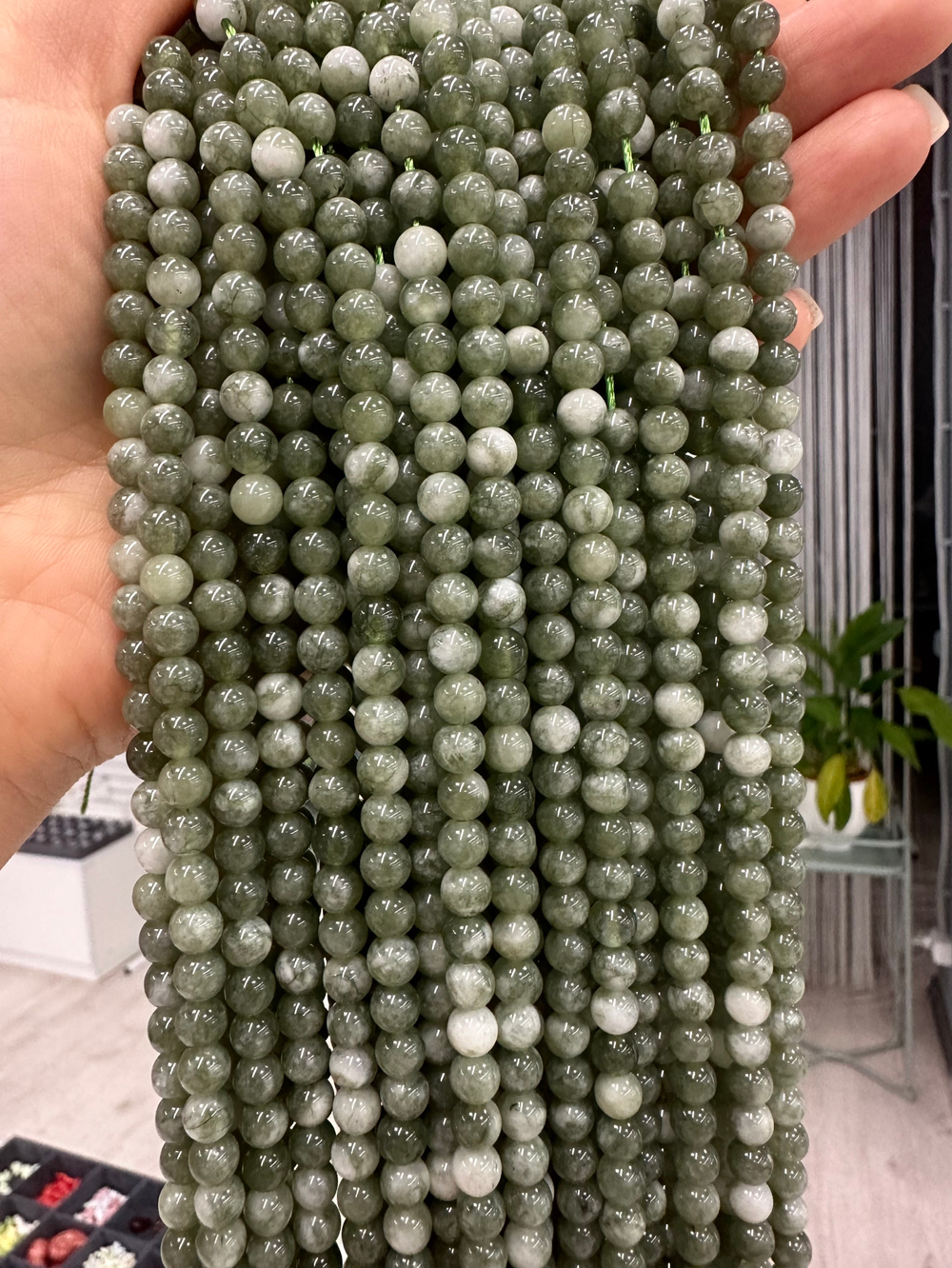 Нить бусин из тонированного кварца 6мм, гладкие