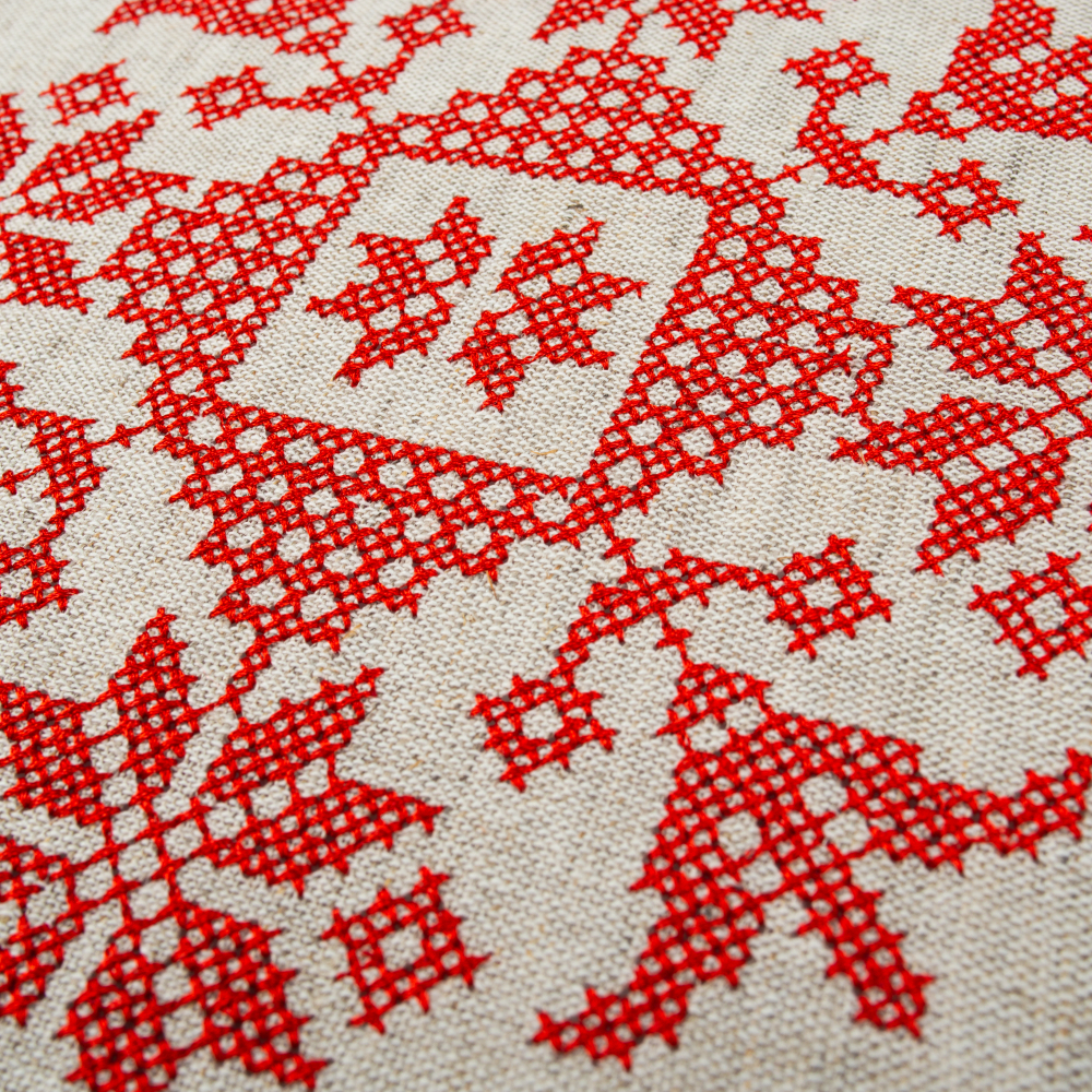 Салфетка с вышивкой