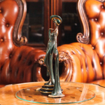 Скульптура «Элегантная дама в изумрудном платье»