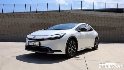 Toyota Prius 5 Generation 2.0 XLE (01.2024)