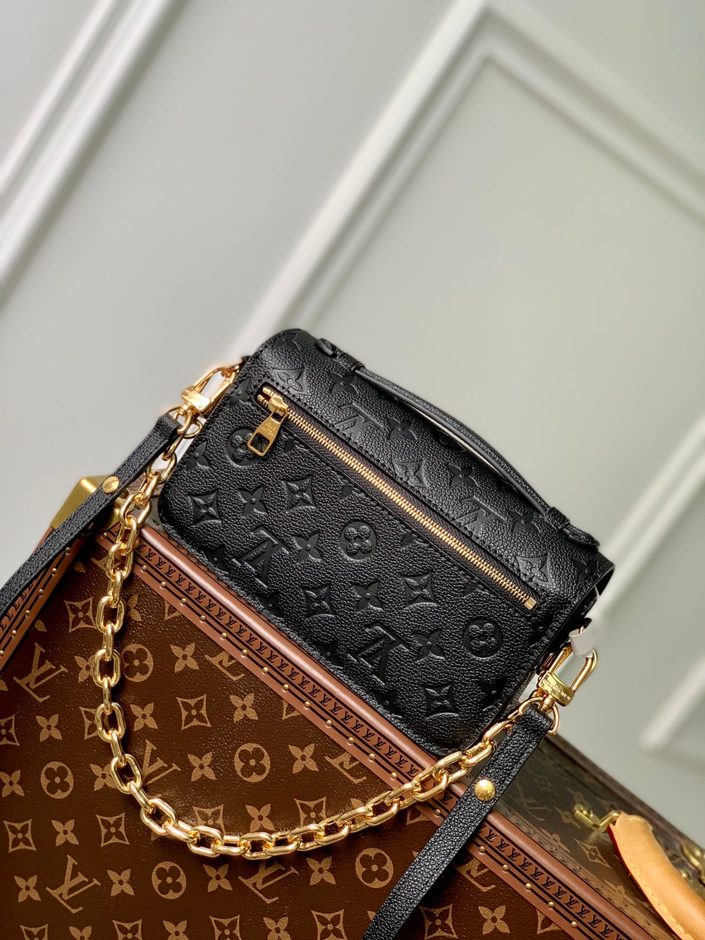 Louis Vuitton Pochette Metis East West