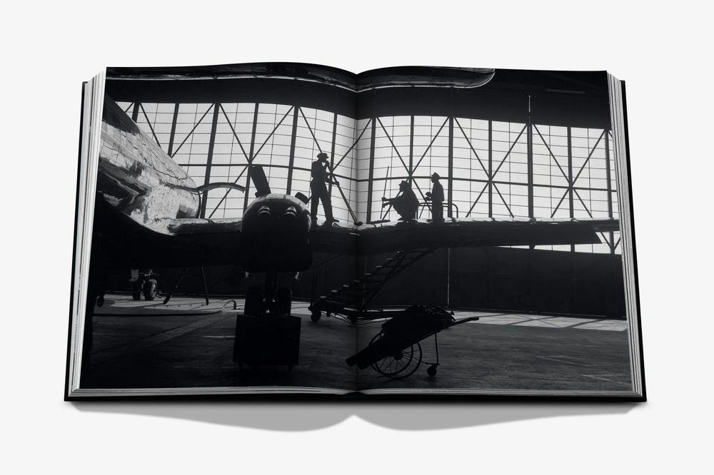 Assouline Книга Delta: 100 Years and Climbing на английском языке