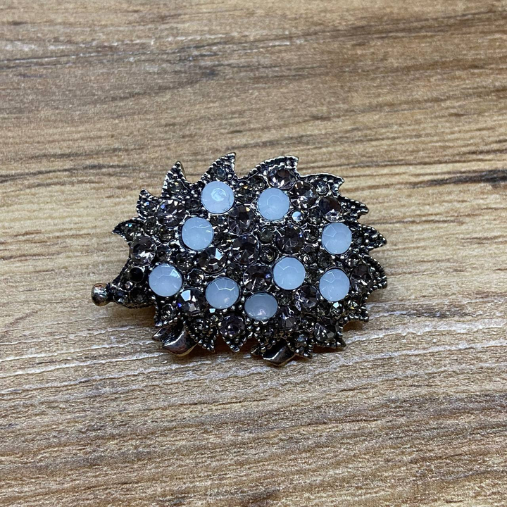 Брошь Ёжик кристалл белый матовый стразы серые металл серебристый