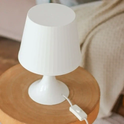 Лампа настольная с абажуром